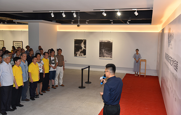 匠心融合·艺韵生辉 张阿芬院长出席顺美陶瓷书画艺术展并发表讲话